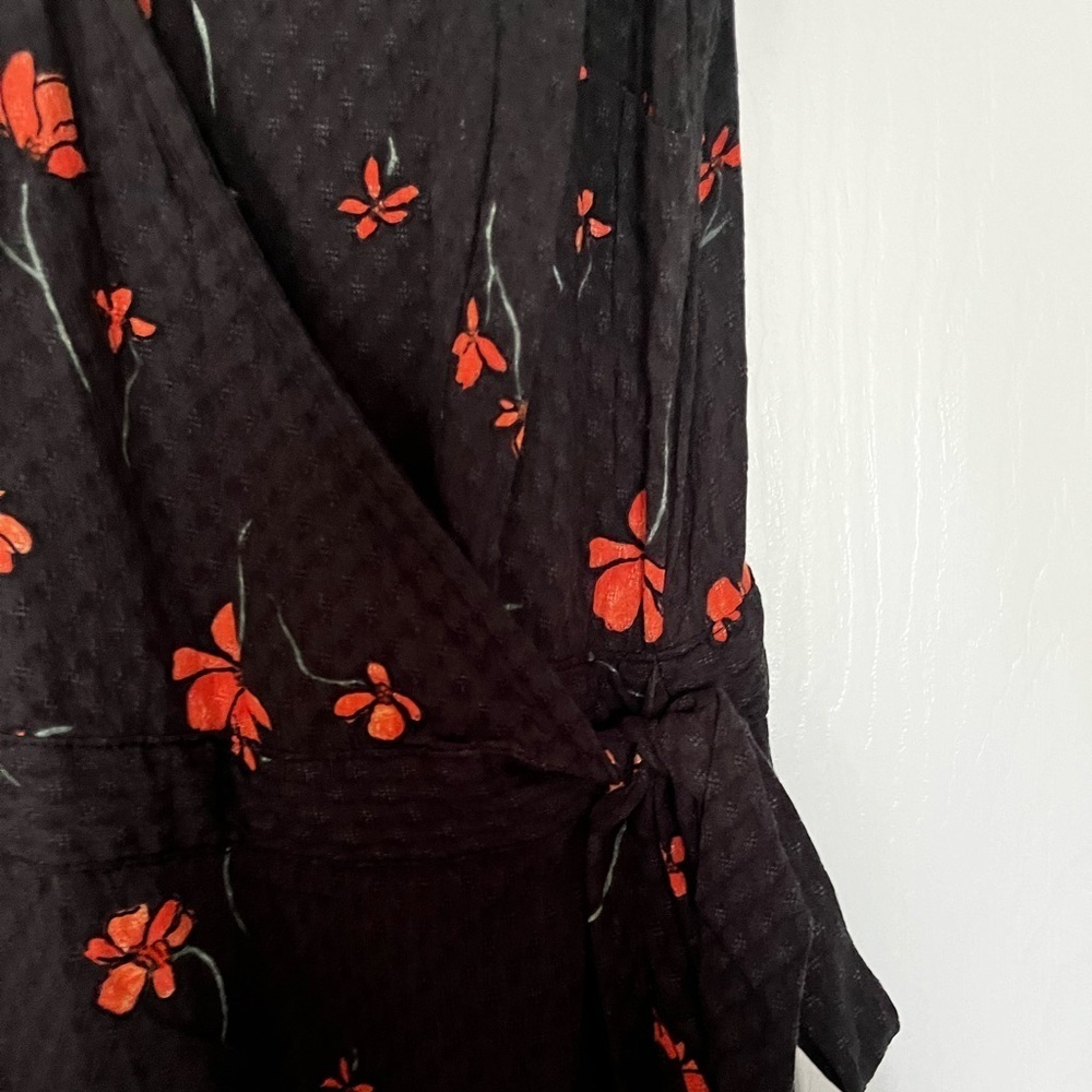 Universal Threads Dress - Picture 3 of 9